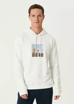 Мужчина в шляпе с капюшоном и толстовке с детализацией Beymen Club, белый