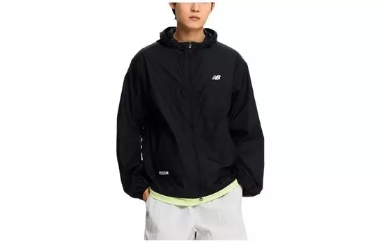Мужская куртка UNI Essential черного цвета New Balance, черный