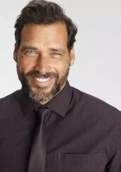 Мужская рубашка с длинными рукавами "Мир" с галстуком в тон, воротник "Кент", нагрудный карман " (комплект, 2 шт., с галстуком) Man'S World, бордовый