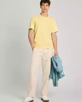 Мужские брюки чинос свободного кроя бежевого цвета, окрашенные в готовом виде Pepe Jeans, цвет Crema