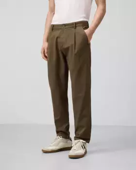 Мужские брюки-чинос свободного кроя со складками спереди Adolfo Dominguez, цвет Caqui