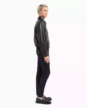Мужские брюки с 5 карманами модели J06 приталенного кроя из хлопкового твила Emporio Armani, темно-синий