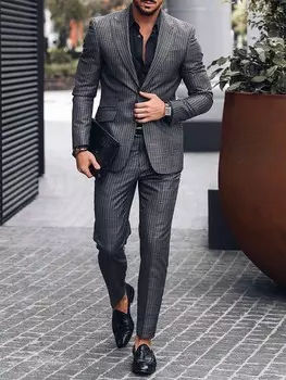 Мужские костюмы имеют полоски на шее и брюках Manfinity, серый