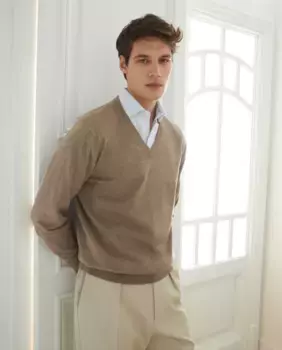 Мужской однотонный свитер из хлопка мериноса с V-образным вырезом Emidio Tucci, светло-коричневый