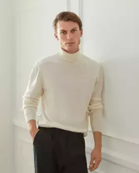 Мужской однотонный свитер с высоким воротником из кашемировой шерсти Emidio Tucci, цвет Crudo