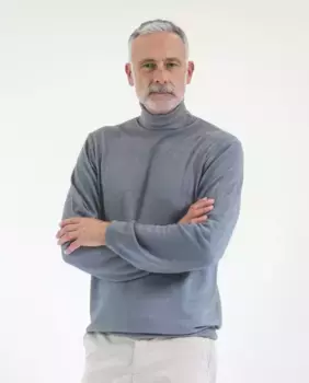 Мужской свитер из 100% тонкой шерсти мериноса светло-серого цвета с высоким воротником Wickett Jones, светло-серый