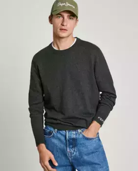 Мужской свитер с круглым вырезом и вышитым логотипом на рукаве Pepe Jeans, темно-серый