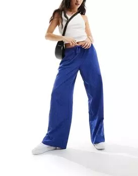 NA-KD темно-синие брюки со средней посадкой в полоску