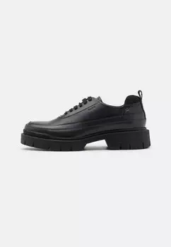 На шнуровке HUGO DENZEL, цвет dark grey