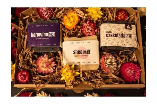 Набор элитного натурального мыла E. Очищает, питает, укрепляет.