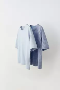Набор из двух однотонных и полосатых футболок ZARA, красная полоса