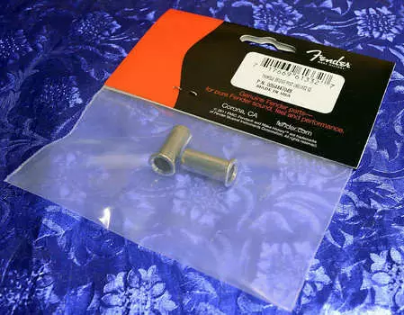 Набор наперстков для мостовой стойки Fender Jazzmaster Jaguar, 2 шт., 0054447049 005-4447-049 Fender Jazzmaster Jaguar Bridge Post Thimbles Set Of 2 005 4447 049