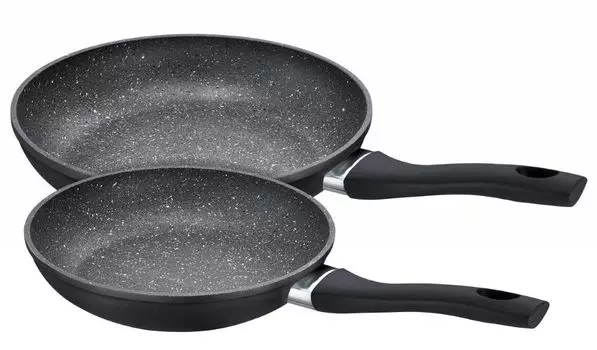 Набор сковород ROHE Germany Emilia, состоящий из 2 предметов, изготовлен из высококачественного алюминия, антипригарное покрытие под камень, хорошее распределение тепла и теплопроводности, ручка с мягким на ощупь покрытием