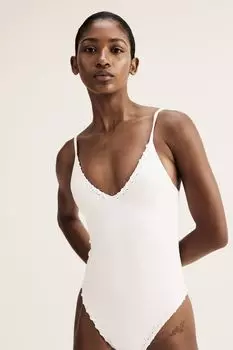 Накидной стежок одной детали Good American, белый