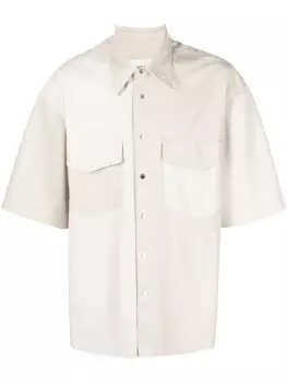 Nanushka рубашка из искусственной кожи с короткими рукавами, серый