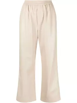 Nanushka укороченные брюки из искусственной кожи, нейтральный цвет