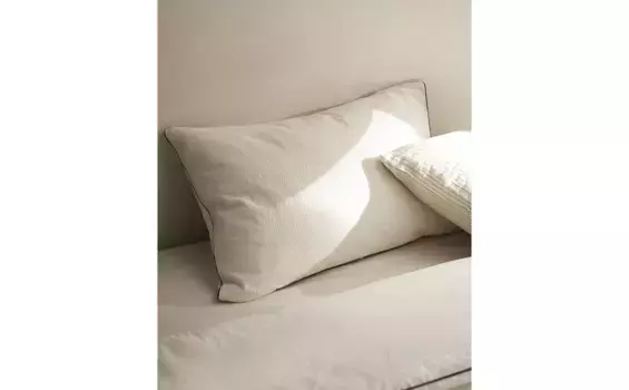 Наволочка из сирсакера Zara Home, экрю