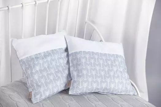 Наволочка KraftKids белые стрелки на сером