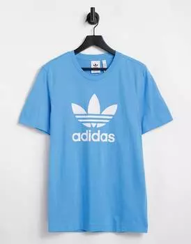 Небесно-голубая футболка с крупным логотипом adidas Originals adicolor