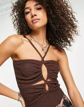 Нейтральная текстурированная майка с лямками и бретельками Topshop