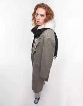 Нейтральное пальто оверсайз в клетку Topshop