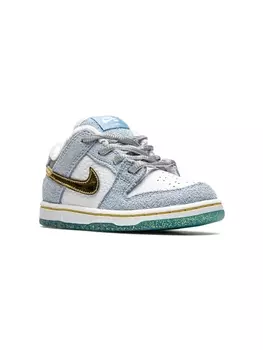Nike Kids кроссовки SB Dunk Low Pro QS 'Sean Cliver - Holiday Special', серый