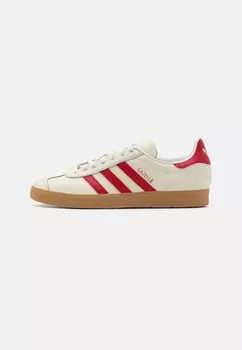 Низкие кеды Gazelle Unisex adidas Originals, цвет off white/team power red 2