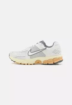 Низкие кеды ZOOM VOMERO 5 Nike Sportswear, белый