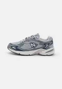 Низкие кроссовки 725 UNISEX New Balance, титан