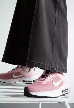 Низкие кроссовки Air Max Intrlk Lite Unisex Nike, цвет pink foam/white/elemental pink/med soft pink