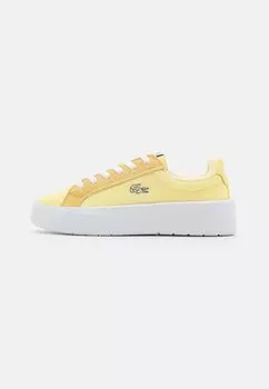 Низкие кроссовки Carnaby Plat Lacoste, цвет yellow/white