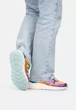 Низкие кроссовки Carocel Posh by Poelman, цвет white with blue combination