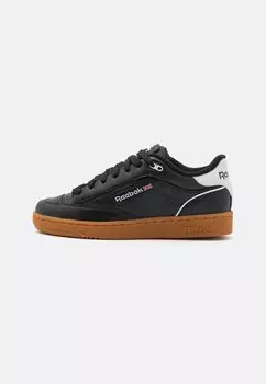 Низкие кроссовки Club C Bulc Unisex Reebok, цвет black/footwear white