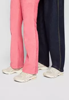 Низкие кроссовки Gel Kayano 14 Unisex ASICS SportStyle, цвет simply taupe/oatmeal