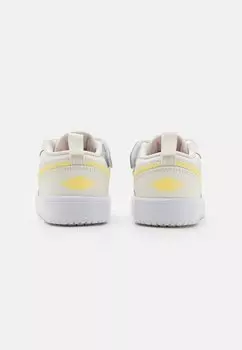 Низкие кроссовки Jordan 1 Alt Fund Unisex Jordan, парус/light laser оранжевый/белый/лазерная фуксия