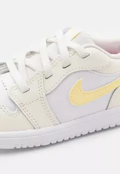 Низкие кроссовки Jordan 1 Alt Fund Unisex Jordan, парус/light laser оранжевый/белый/лазерная фуксия