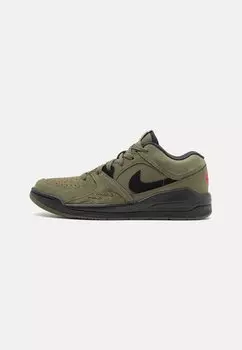 Низкие кроссовки Jordan Stadium 90 Unisex Jordan, цвет medium olive/black/university red/sail