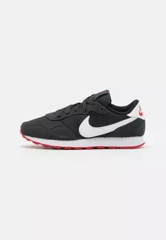 Низкие кроссовки Md Valiant Gs Nike, цвет black/white/dark smoke grey/university red