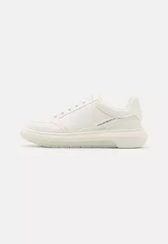 Низкие кроссовки Most Emporio Armani, цвет off white