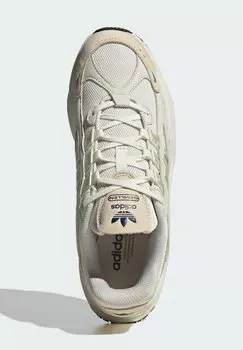 Низкие кроссовки Ozmillen adidas Originals, цвет слоновой кости с белым