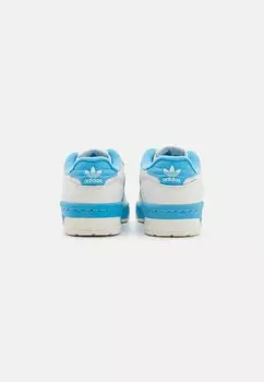 Низкие кроссовки Rivalry Unisex adidas Originals, облачно-белый/полусиний взрыв