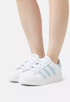 Низкие кроссовки SUPERSTAR XLG adidas Originals, обувь белый/ясное небо