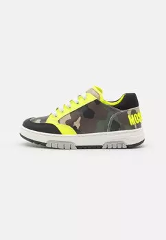 Низкие кроссовки Unisex MOSCHINO, цвет military/neon yellow/black