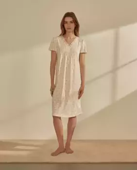 Ночная рубашка с V-образным вырезом и цветочным принтом nfasis, белый