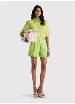 Нормальные светло-зеленые женские шорты United Colors of Benetton