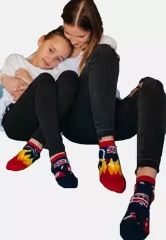 Носки 1 PAAR MIT 2 UNTERSCHIEDLICHEN DESIGNS, MOTIV: FEUERWEHR Dedoles, мультиколор