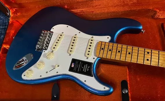 НОВЫЙ! Fender American Vintage II 1973 Stratocaster 2022 года — отделка Blue Placid Blue — официальный дилер — в наличии! 7,9 фунтов - сэкономьте 279,99 долларов Спросите КАК! American Vintage II '73 Stratocaster with Maple Fretboard