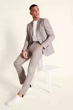 Новый нейтральный костюм с приталенным жакетом MOSS