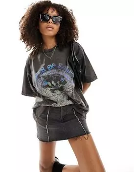 Объемная темно-серая футболка ASOS DESIGN с ярким принтом в стиле рок и термообработанными аппликациями