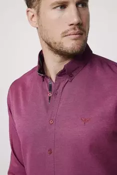 Облегающая хлопковая простая мужская рубашка бордового цвета с легкой глажкой TUDORS, бургундия